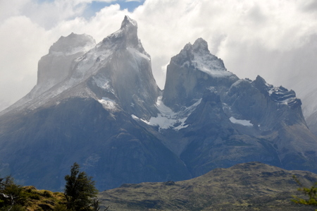 Los Cuernos desde la carretera